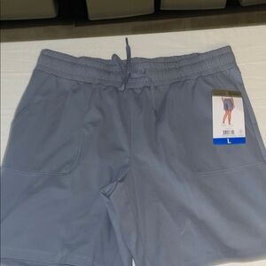Stay Cool & Stylish: Mondetta Active Bermuda Shorts (L)